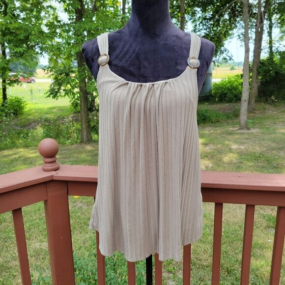 Maurices Beige Textured Swing Tank Top Size Small - Picture 2 of 14